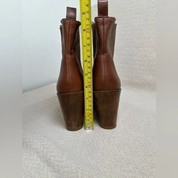 Brown Leather Heeled Boots - Picture 9 of 10